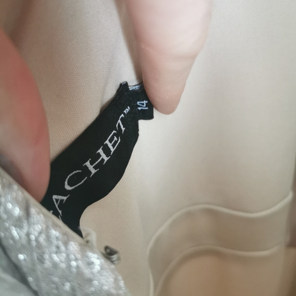 Wedding dress - Picture 9 of 16